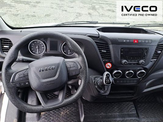 Vehicle image 12 / 14