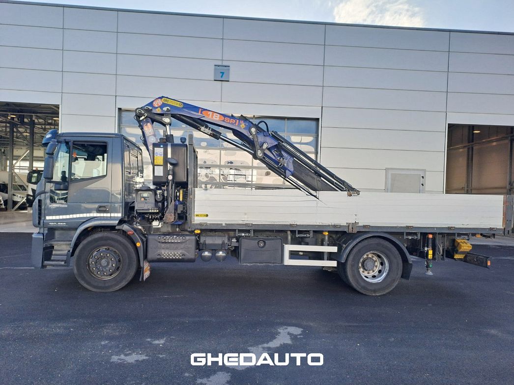 IVECO | EUROCARGO 180E28 CON GRU PM E CASSONE FISSO