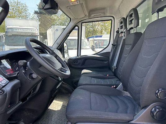 Vehicle image 14 / 19