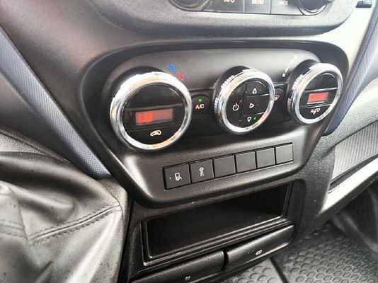 Vehicle image 11 / 15