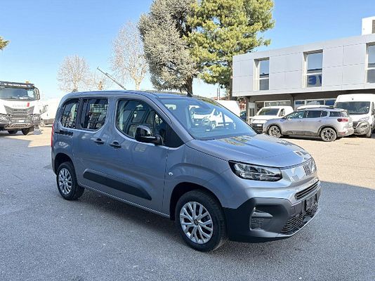 Vehicle image 3 / 15