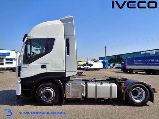 Vehicle image 3 / 14