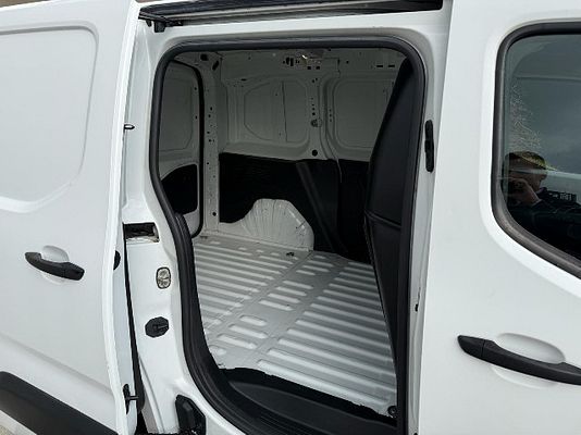 Vehicle image 13 / 14