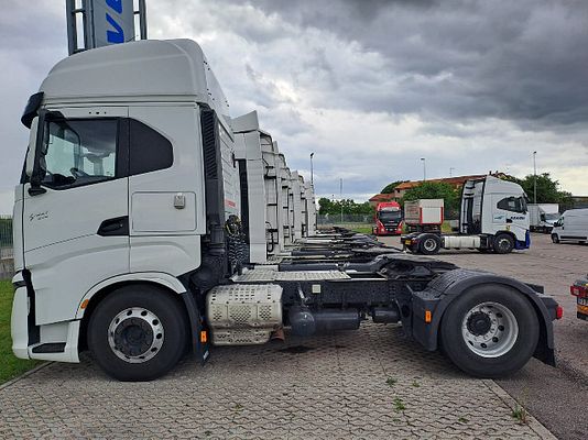 Vehicle image 3 / 4