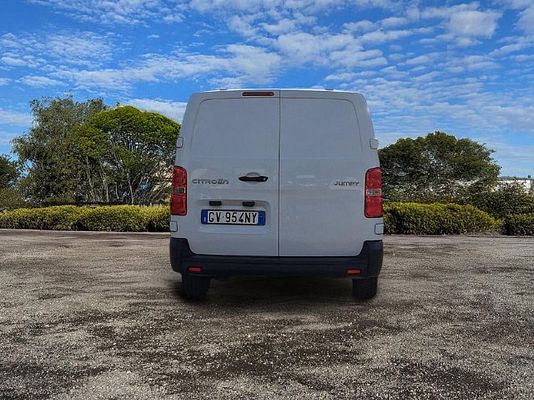 Vehicle image 8 / 14