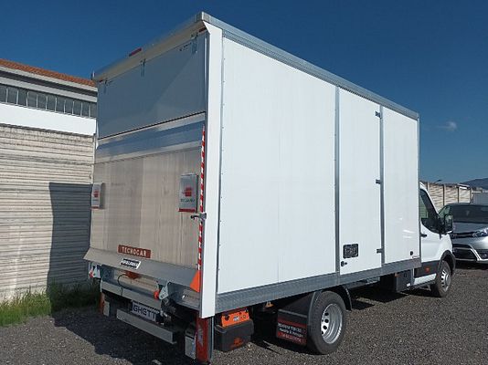 Vehicle image 3 / 5