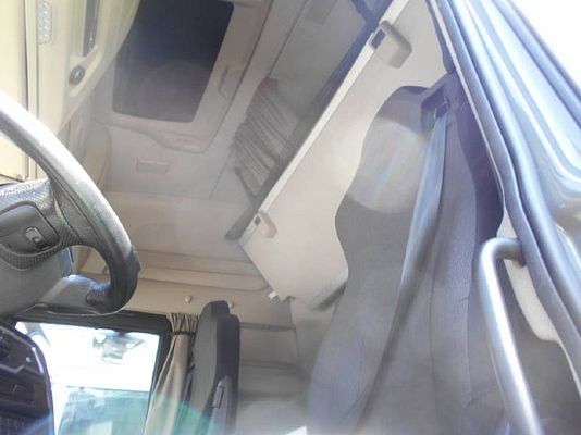Vehicle image 8 / 9