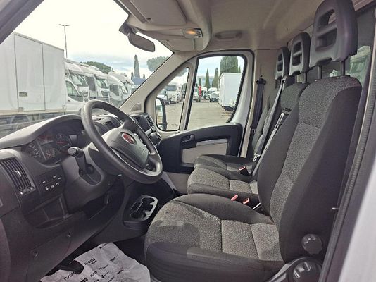 Vehicle image 5 / 7