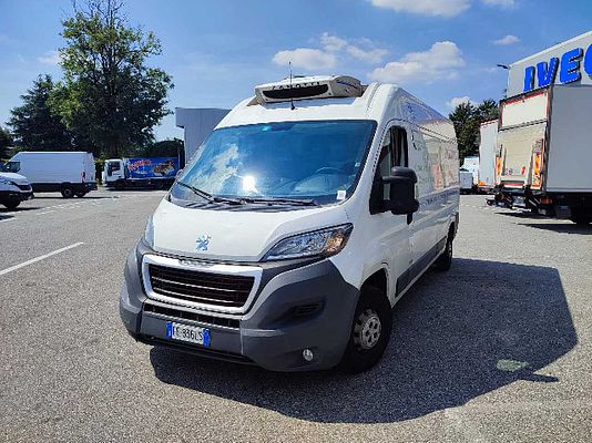 Vehicle image 1 / 8