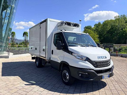 Vehicle image 2 / 13