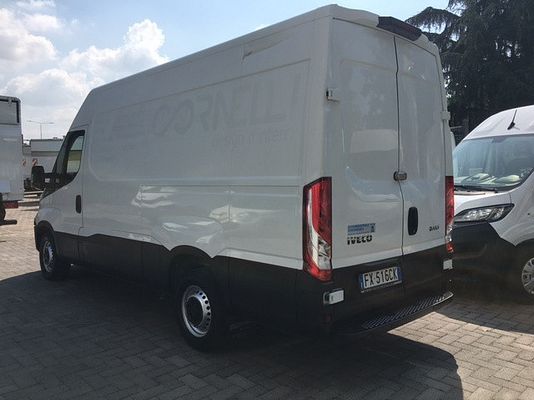 Vehicle image 4 / 9