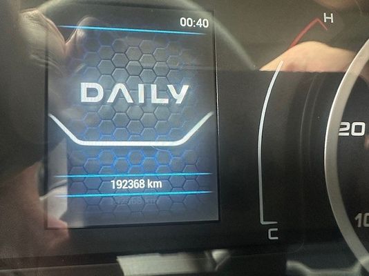 Vehicle image 15 / 19