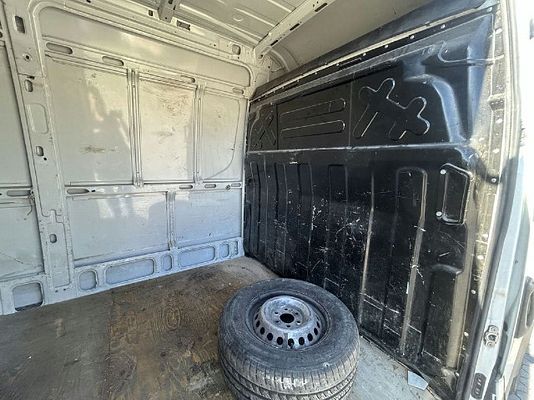Vehicle image 5 / 14