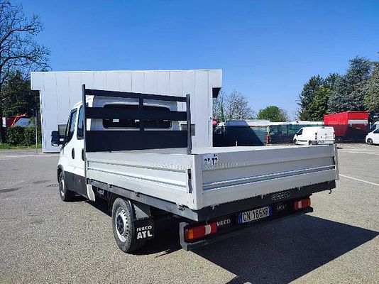 Vehicle image 5 / 9
