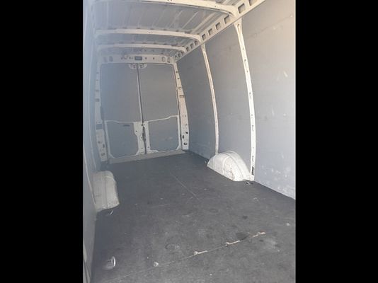 Vehicle image 9 / 20
