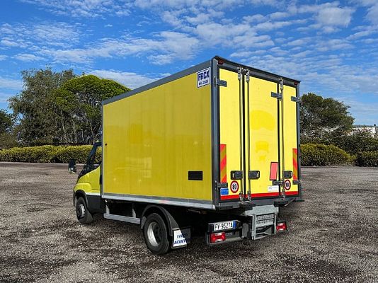 Vehicle image 11 / 17