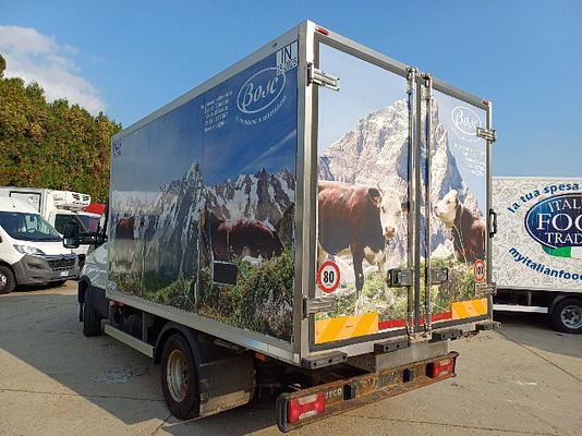 Vehicle image 4 / 13