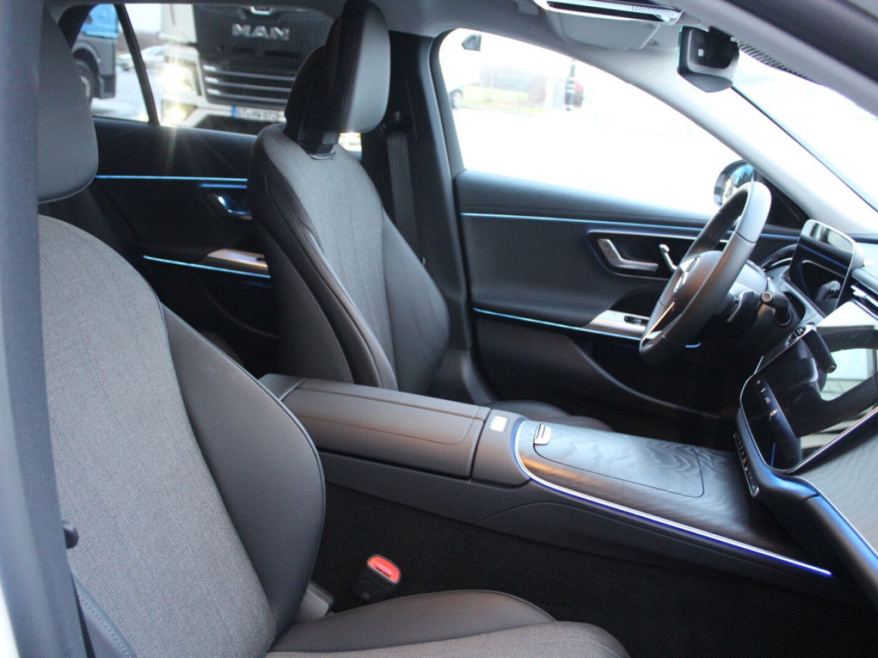 Mercedes-Benz E-Klasse – Bild 8