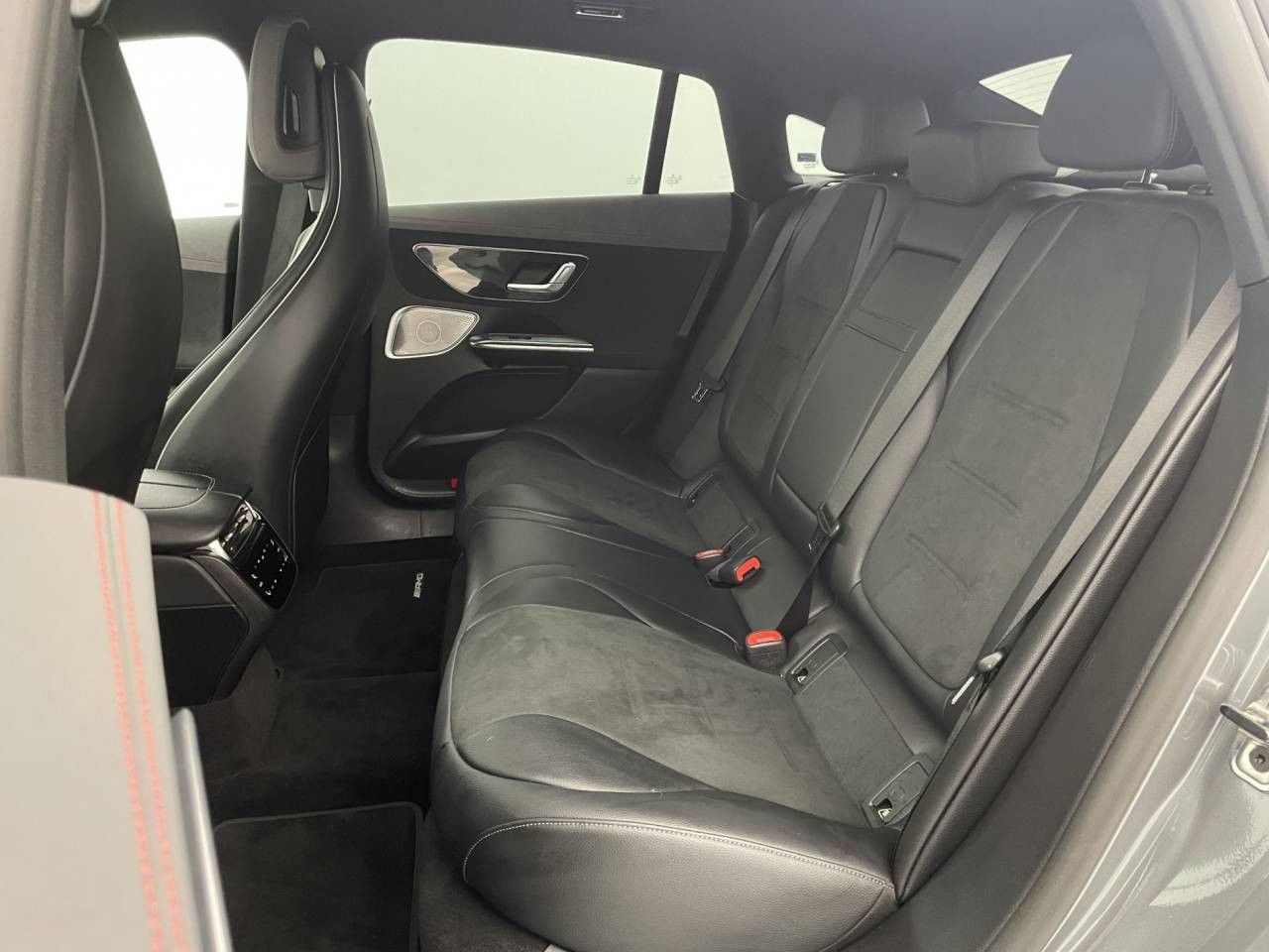 Photo du v&eacute;hicule 16 / 18