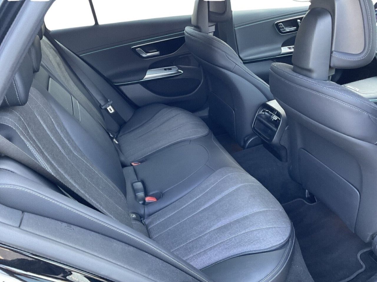 Mercedes-Benz E-Klasse – Bild 13