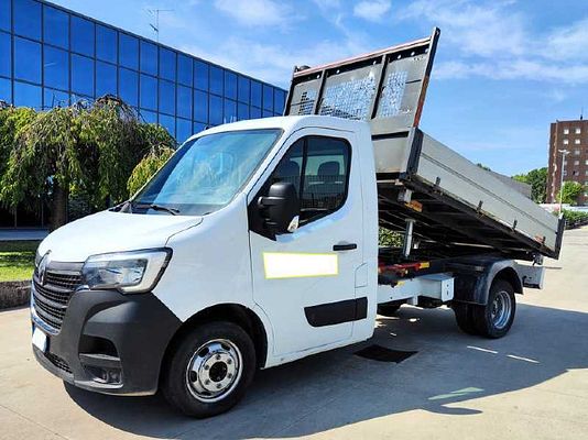 Vehicle image 1 / 8