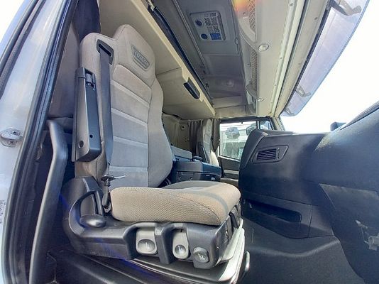Vehicle image 3 / 5
