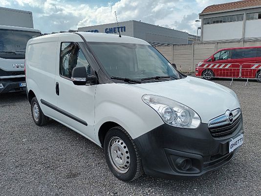 Vehicle image 1 / 5