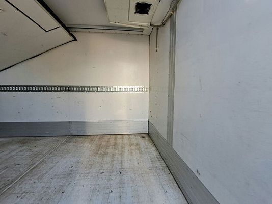 Vehicle image 7 / 18