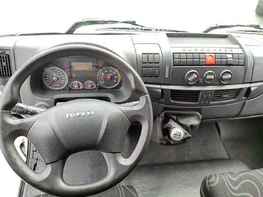 Vehicle image 7 / 11