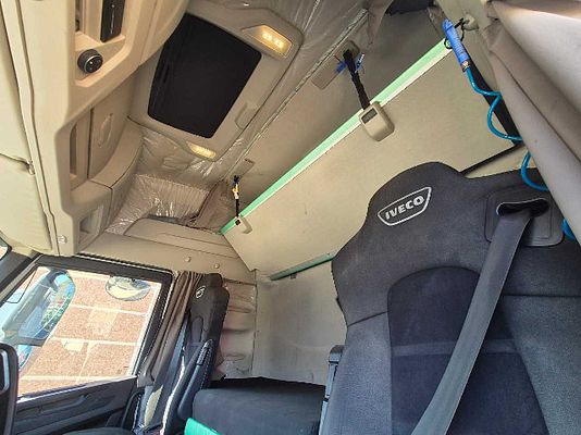 Vehicle image 6 / 9