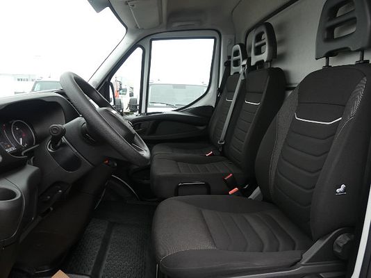 Vehicle image 5 / 6