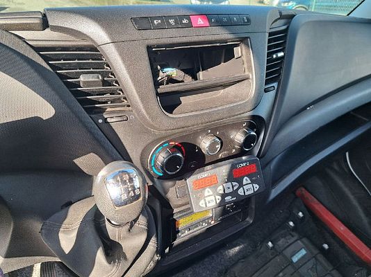 Vehicle image 17 / 18