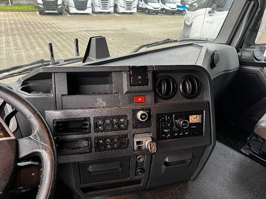 Vehicle image 9 / 9