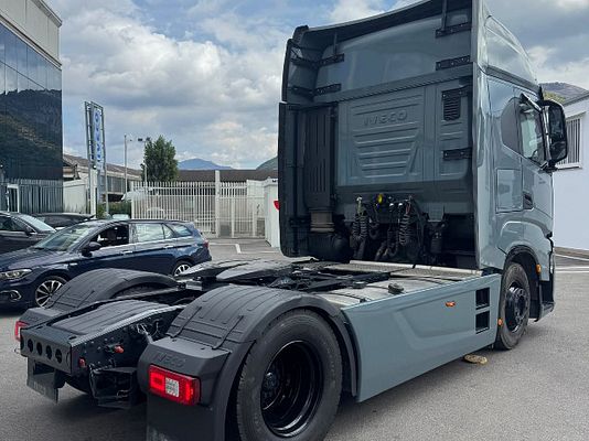 Vehicle image 4 / 7