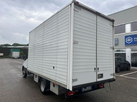 Vehicle image 5 / 20
