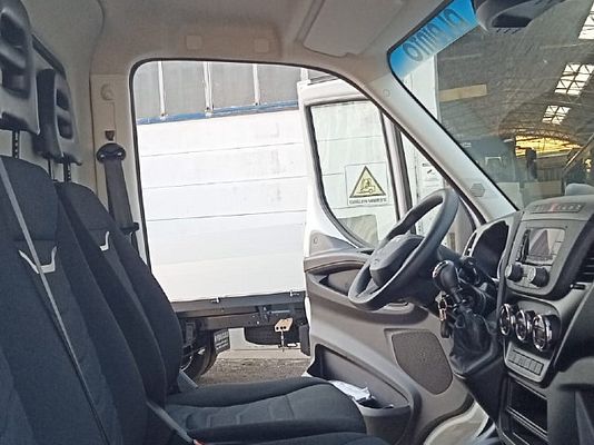 Vehicle image 5 / 5