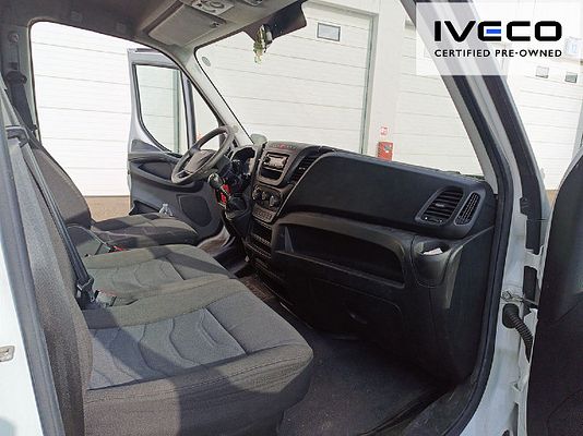 Vehicle image 5 / 10