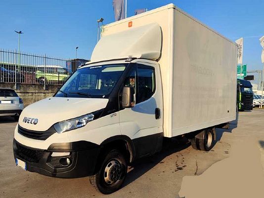 Vehicle image 1 / 9