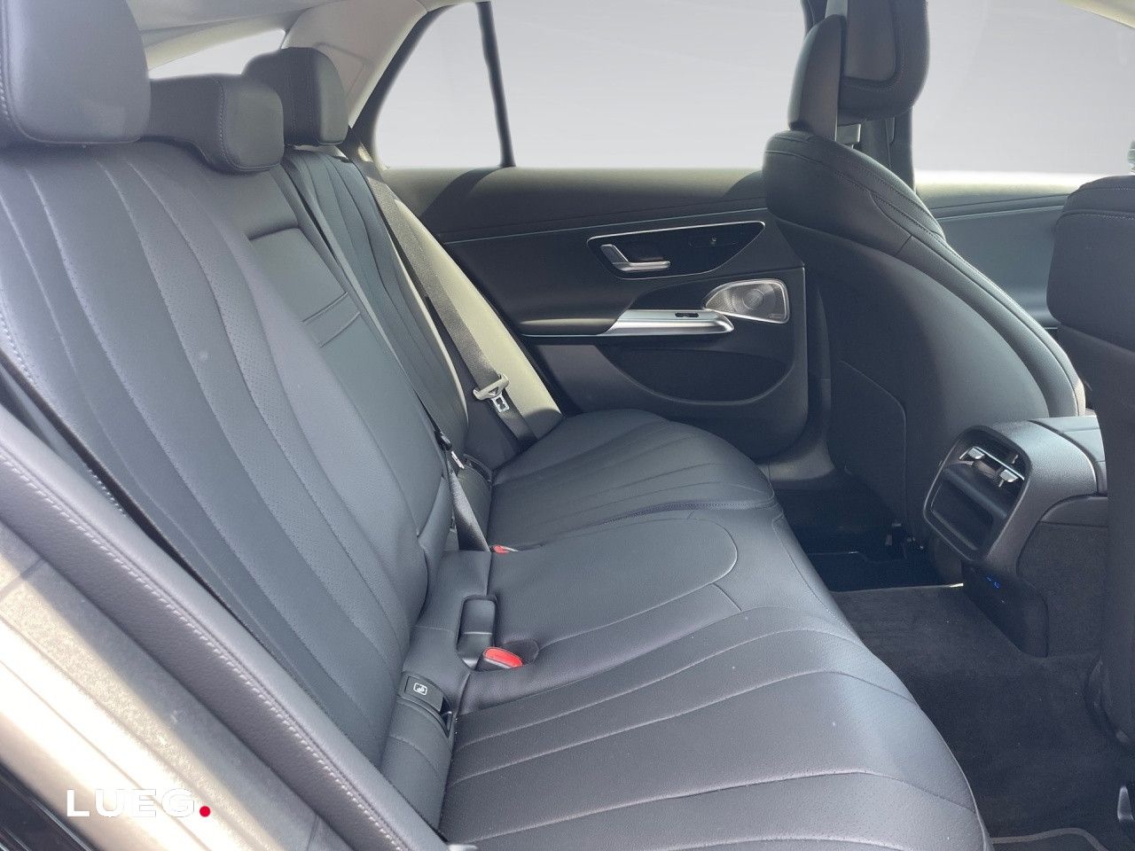 Mercedes-Benz E-Klasse – Bild 12