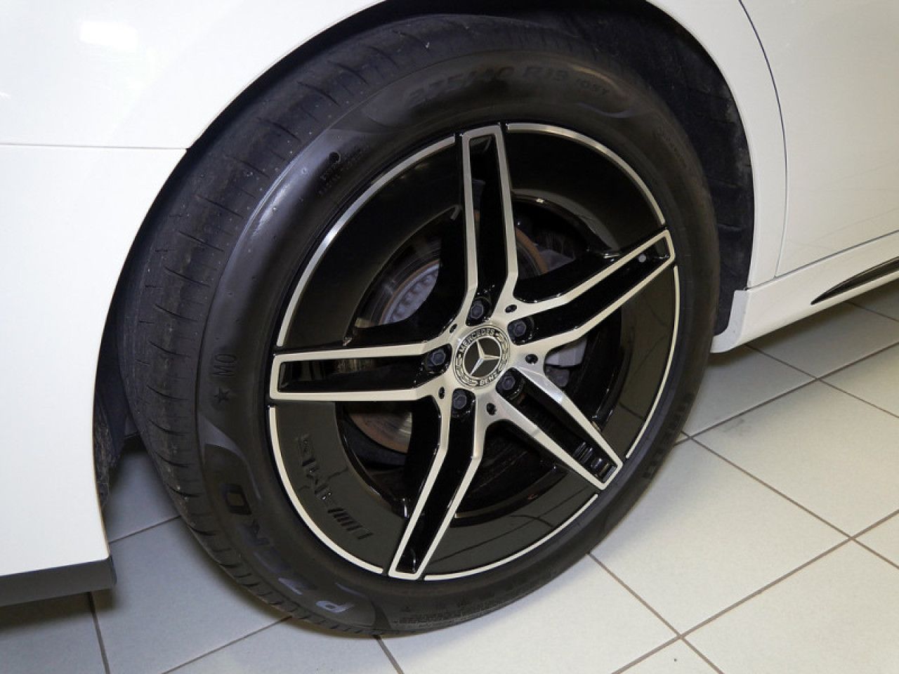 Mercedes-Benz E-Klasse – Bild 9