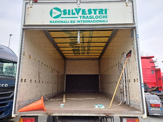 Vehicle image 5 / 9