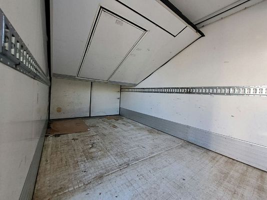 Vehicle image 6 / 18