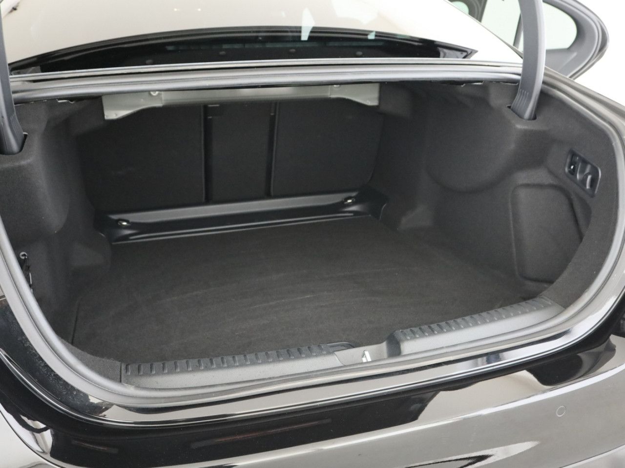 Mercedes-Benz E-Klasse – Bild 22