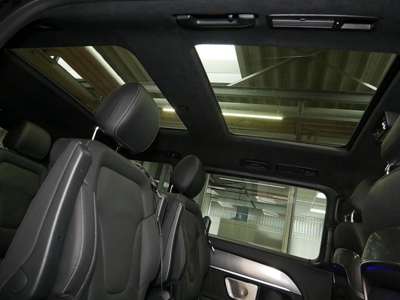 Photo 8 / 17