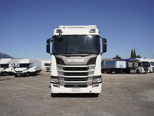 Vehicle image 2 / 13