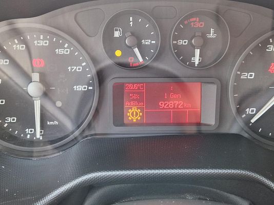 Vehicle image 11 / 12