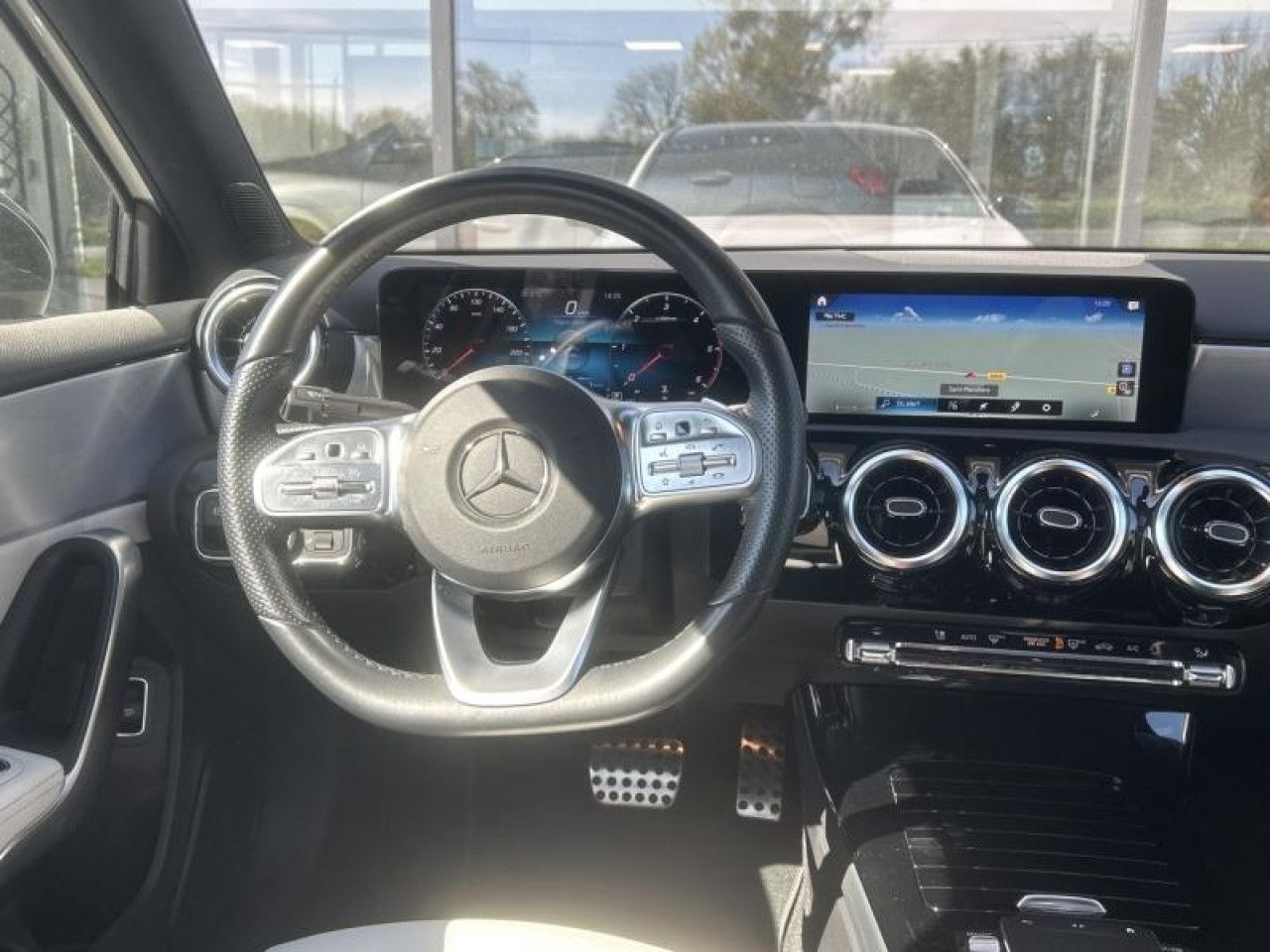 Photo du v&eacute;hicule 9 / 18