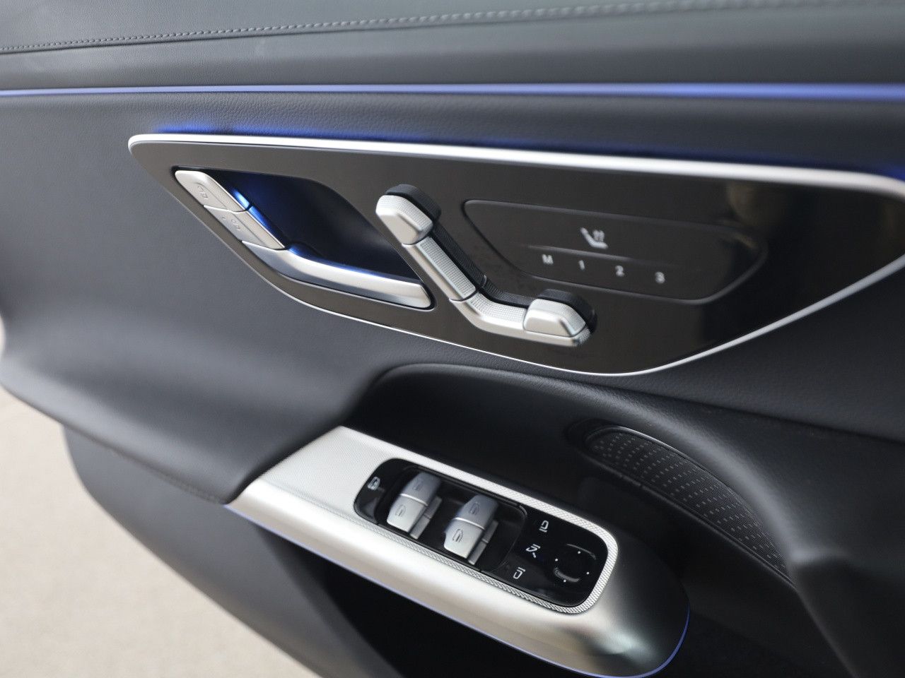Mercedes-Benz E-Klasse – Bild 13