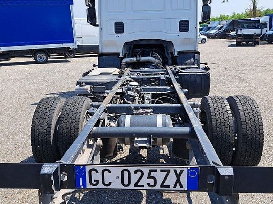 Vehicle image 8 / 14