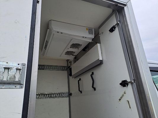 Vehicle image 13 / 17